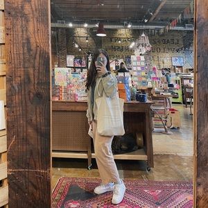 Hi! I’m Chelsea and I’m from Los Angeles, CA!